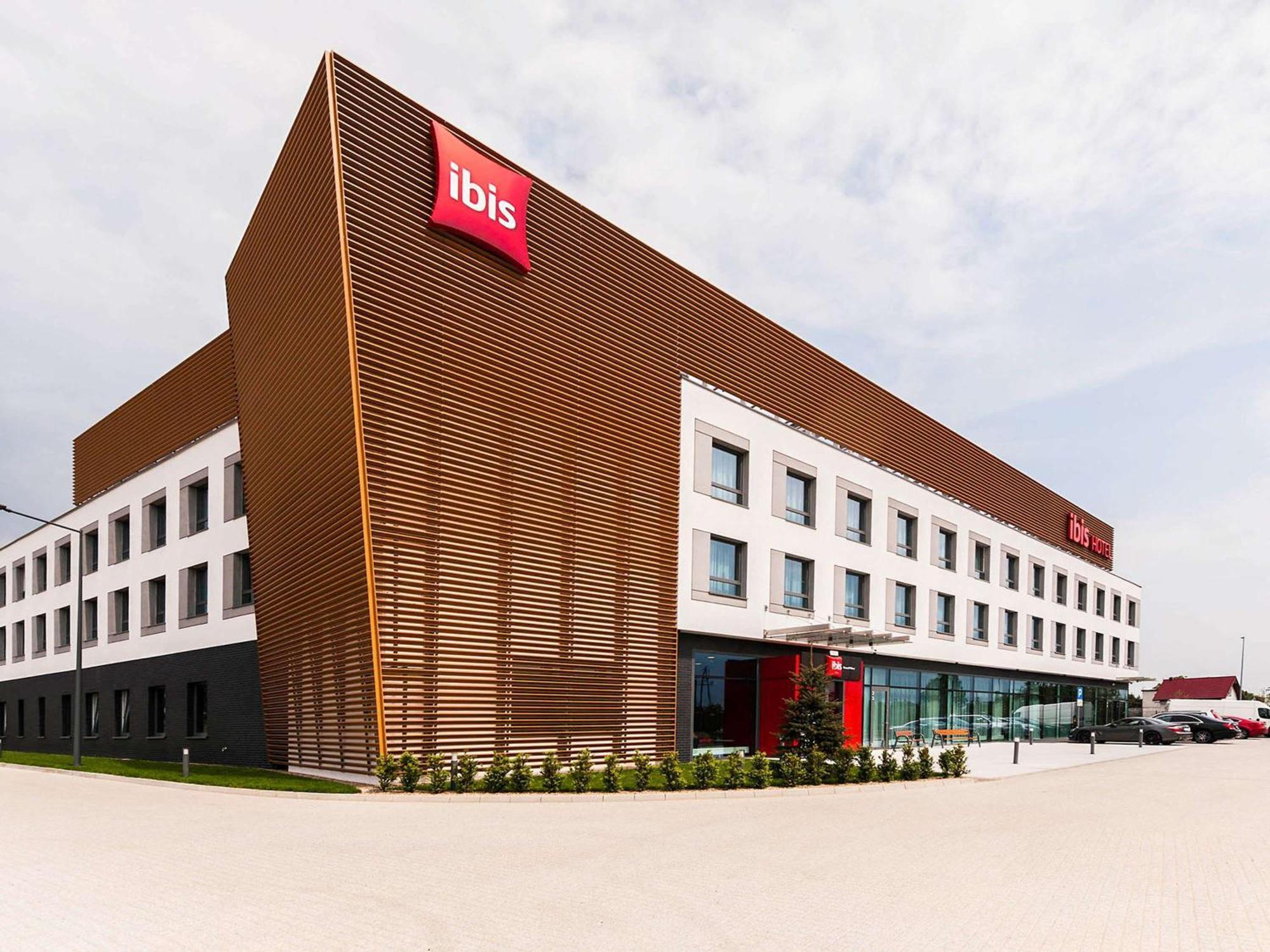 Ibis Poznan Polnoc 호텔 수치 라스 외부 사진
