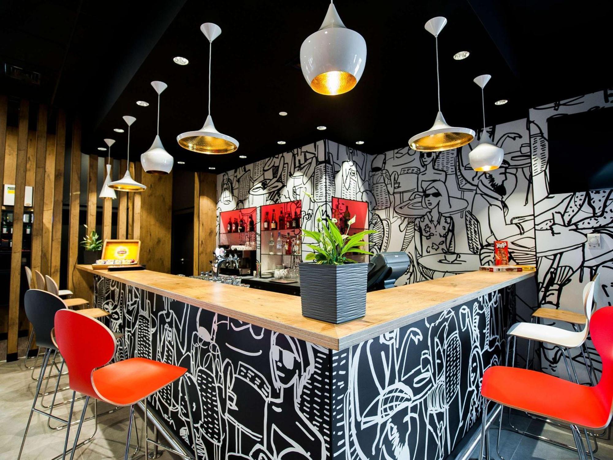 Ibis Poznan Polnoc 호텔 수치 라스 외부 사진