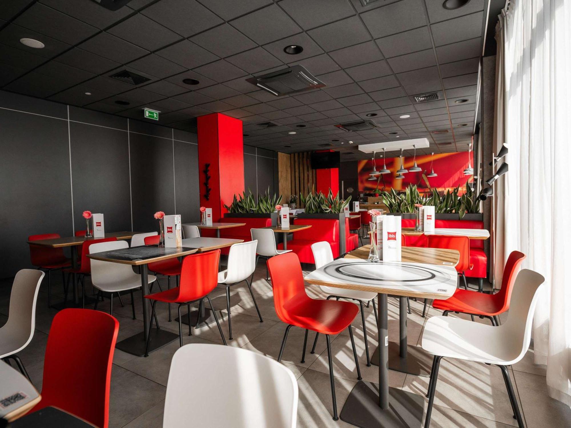 Ibis Poznan Polnoc 호텔 수치 라스 외부 사진