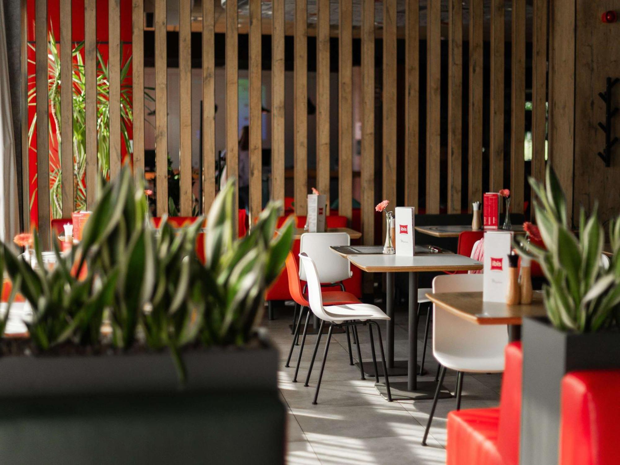 Ibis Poznan Polnoc 호텔 수치 라스 외부 사진