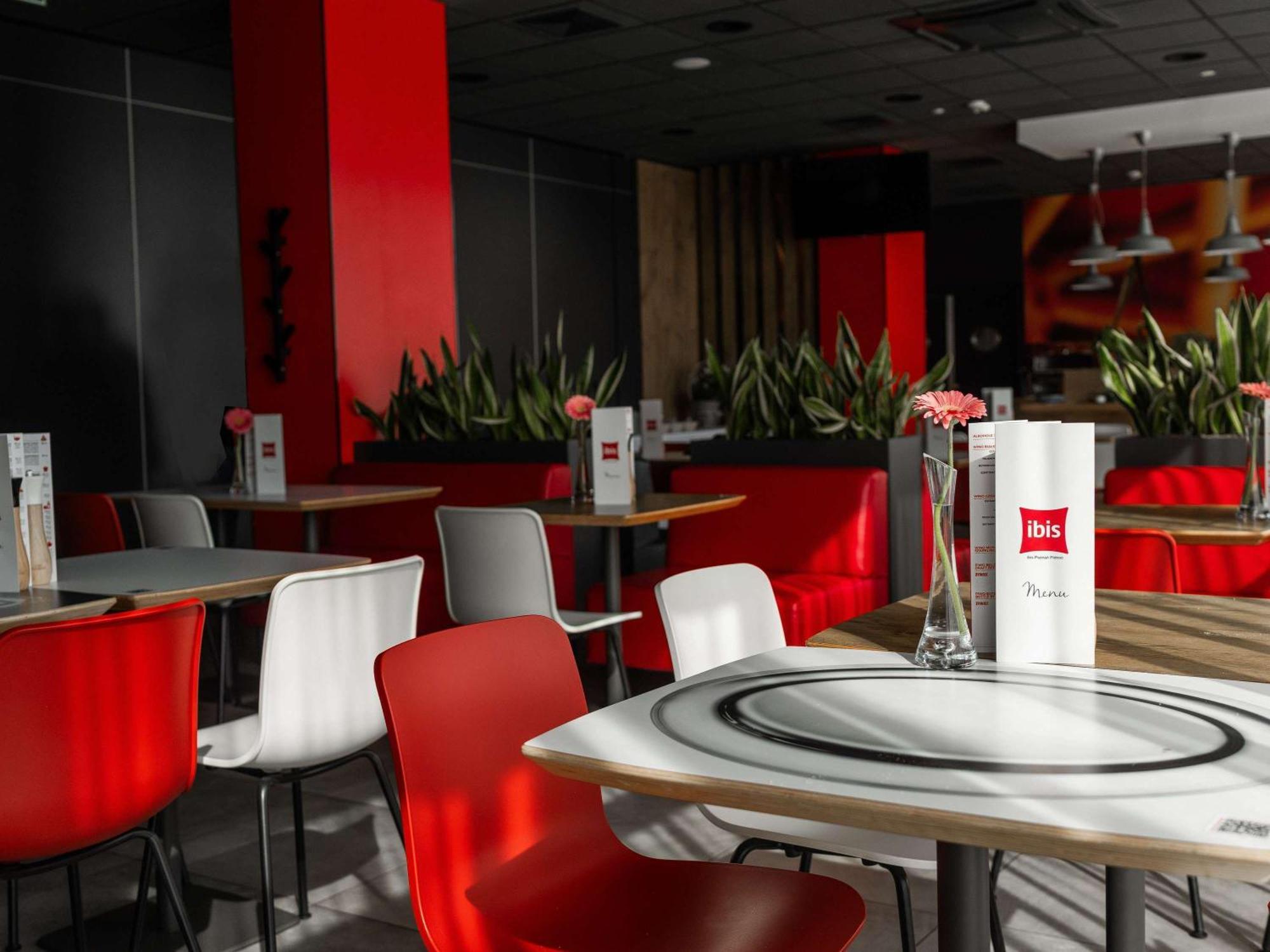 Ibis Poznan Polnoc 호텔 수치 라스 외부 사진