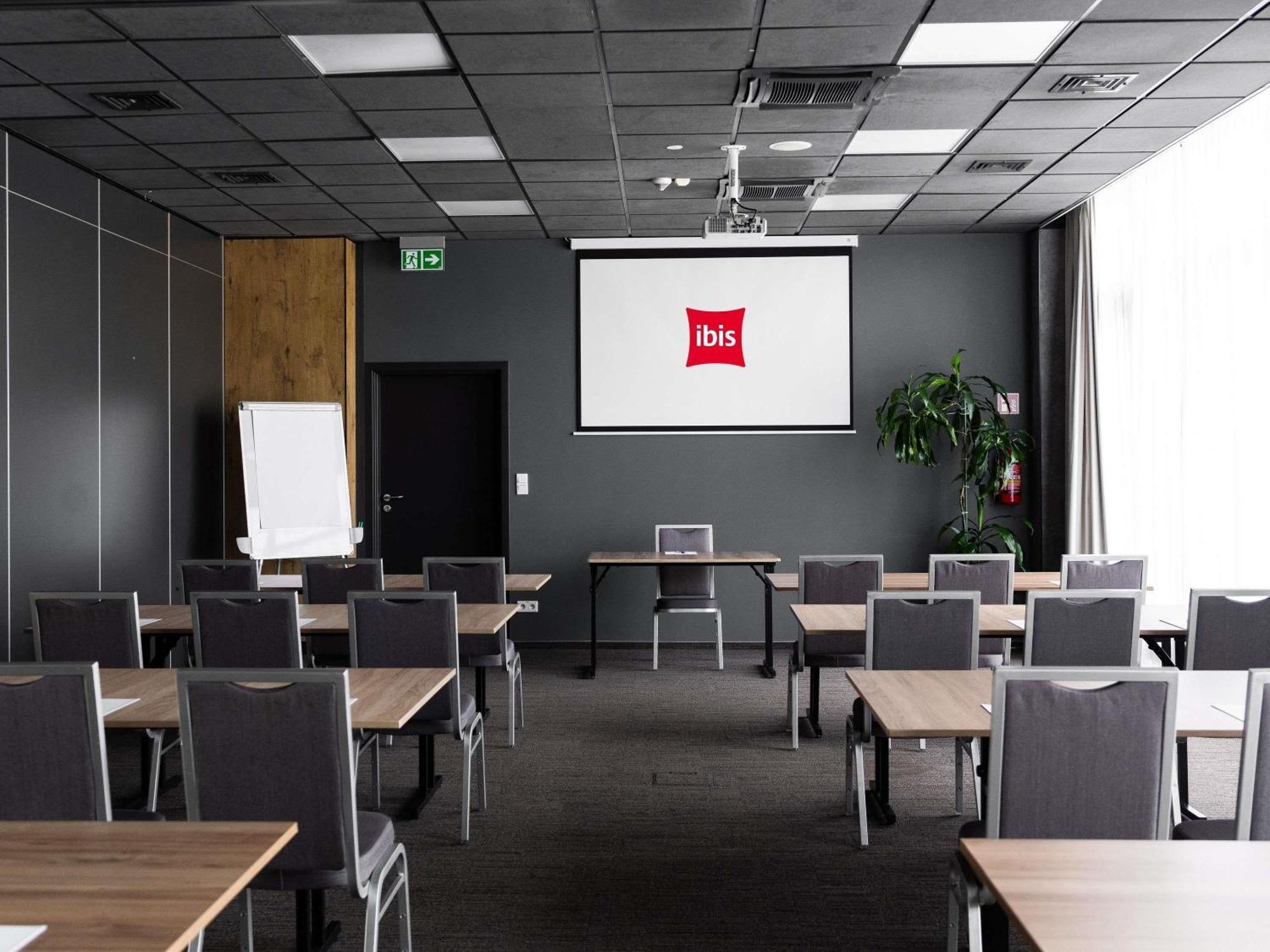 Ibis Poznan Polnoc 호텔 수치 라스 외부 사진
